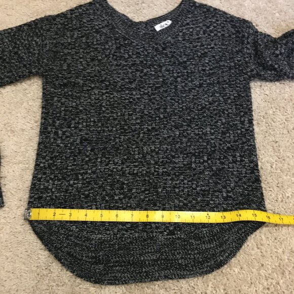 Dex Salt and Pepper Cozy Fringed Sweater - Picture 11 of 15